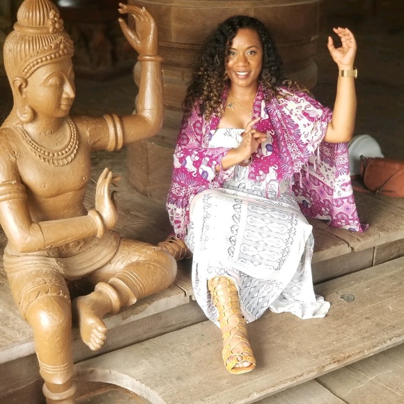 💜 Meet your Poshers, Mo and Lai 💛 - Picture 2 of 3